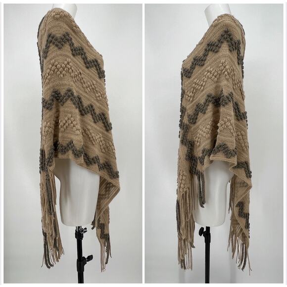Ruyi Design Chunky Knit Poncho One Size Tan Gray 3D Fringe Chevron Crochet Boho - Picture 2 of 7